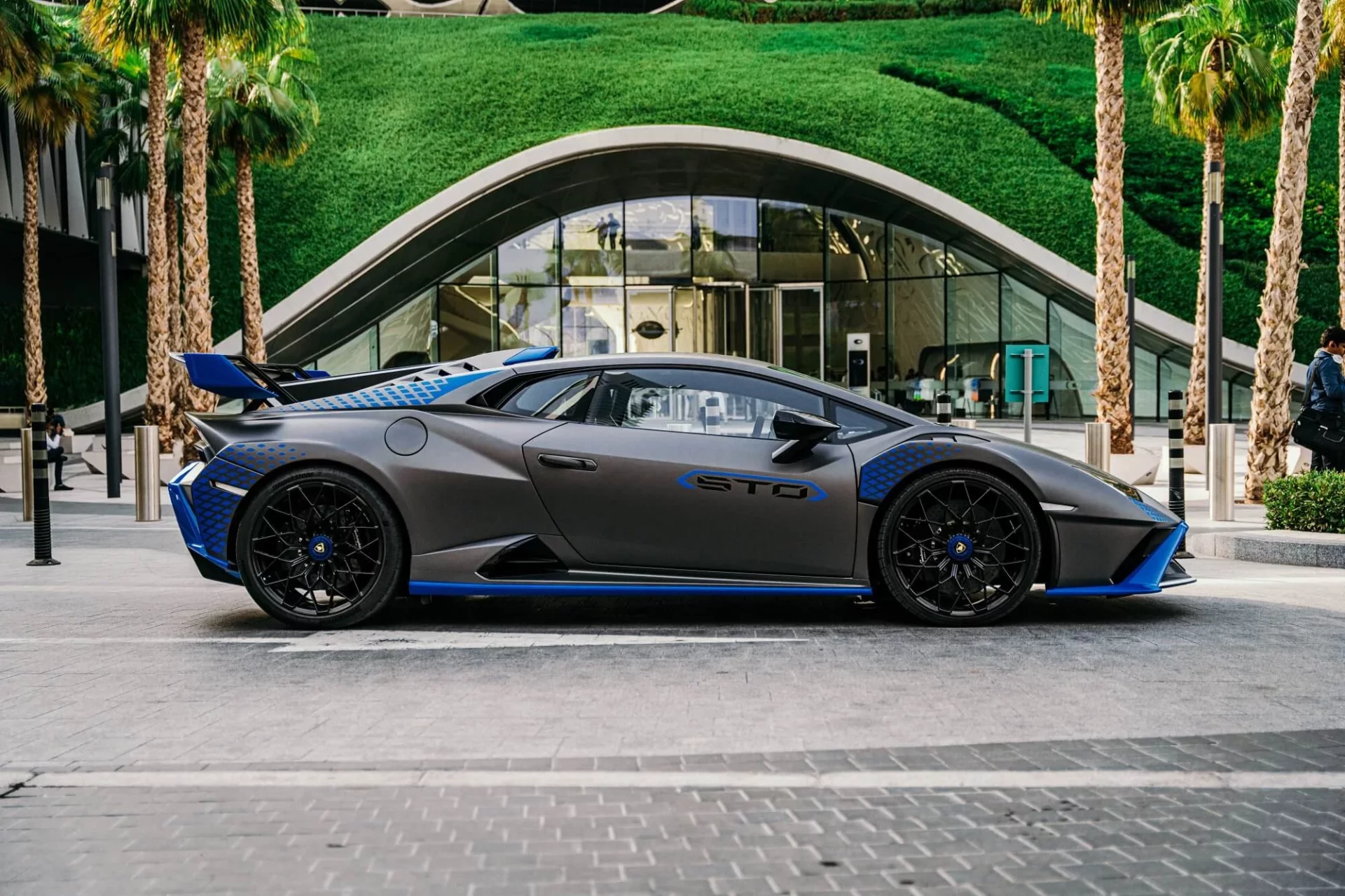 lamborghini-huracan-sto-black-matt-10